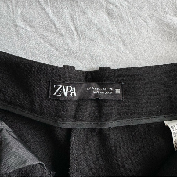 Zara Black Pleated High-Waisted Shorts - Picture 2 of 6